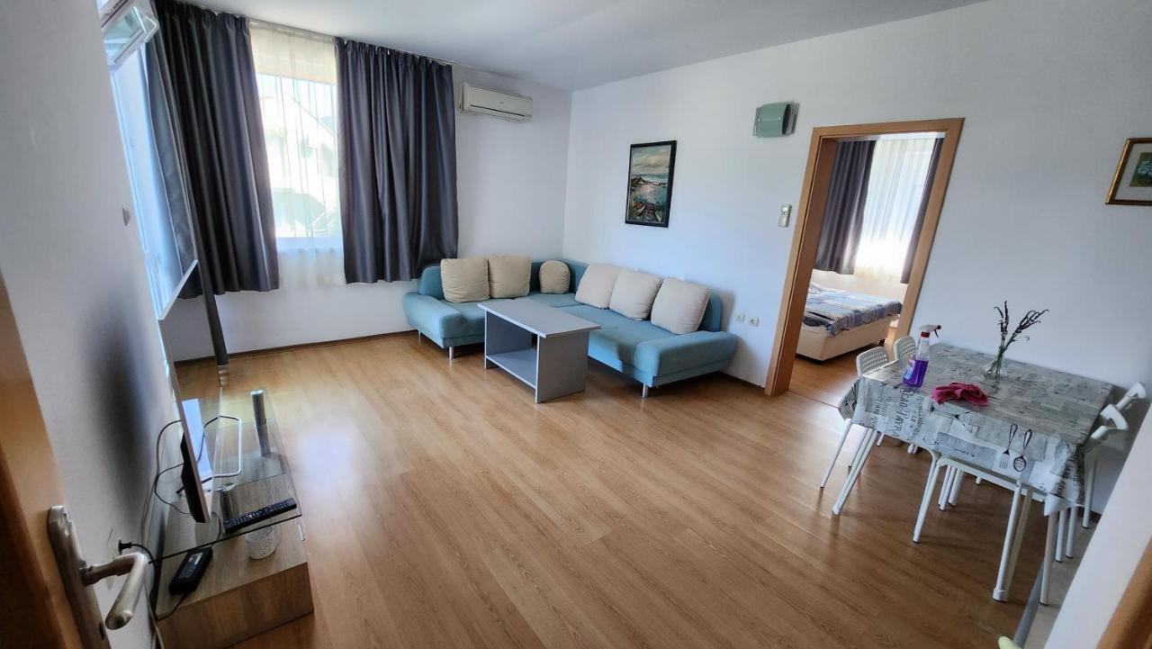 Nushev Hotel Sveti Vlas Exterior photo