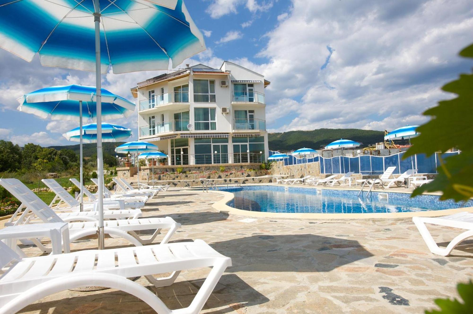 Nushev Hotel Sveti Vlas Exterior photo