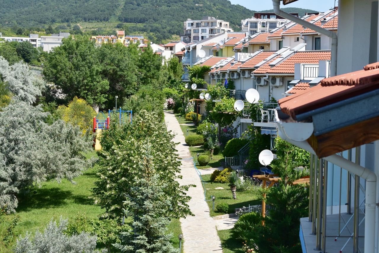 Nushev Hotel Sveti Vlas Exterior photo