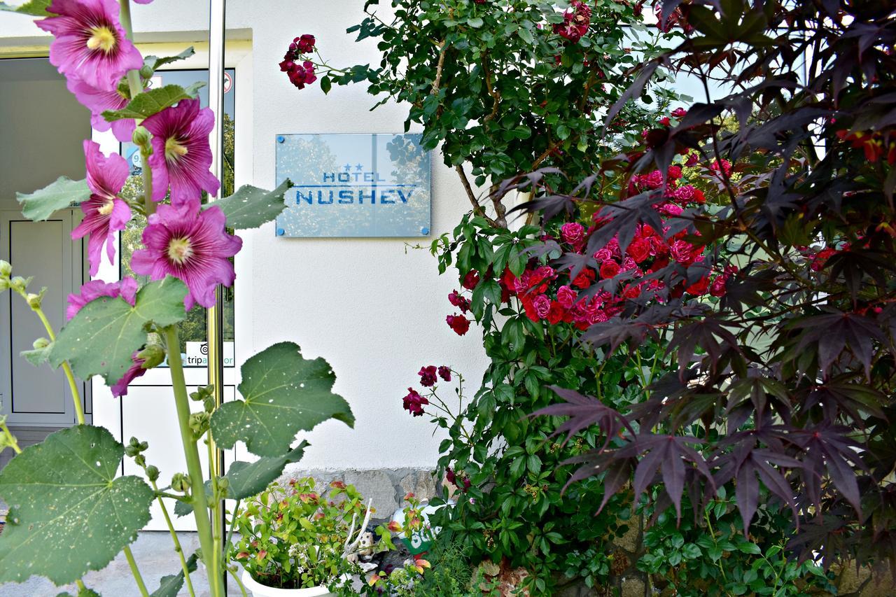 Nushev Hotel Sveti Vlas Exterior photo