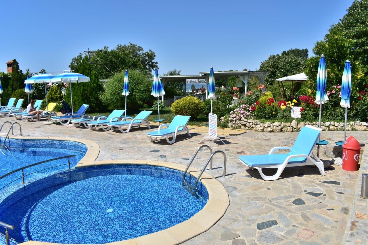 Nushev Hotel Sveti Vlas Exterior photo